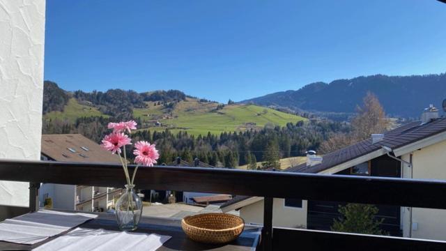 Bergwiese Mit Oberstaufen Plus Karte Экстерьер фото